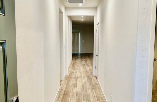 Lovely 3/2 Century Home In Madera