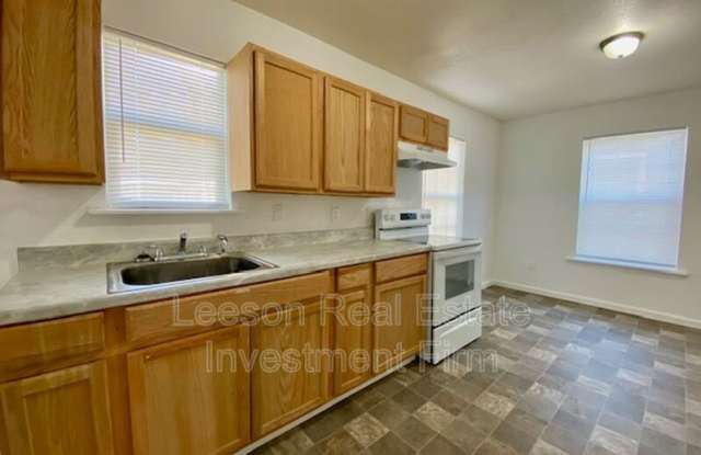 3042 Fulton Street