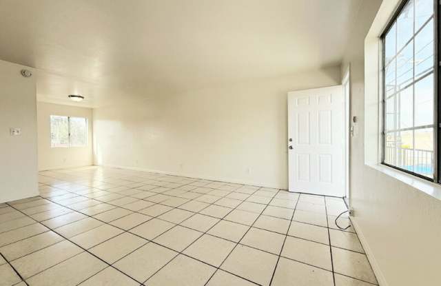 1142 South Eastman Avenue