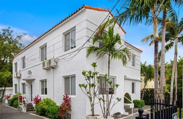 Photo of 623 NE 61 St