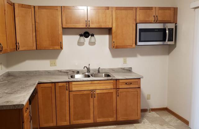 3 BEDROOOM/1.5 BATH TOWNHOUSE