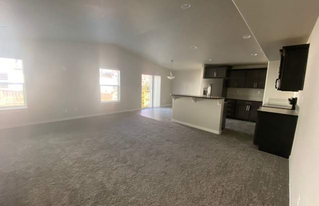 3 Bed 2.5 Bath renal home in Central Bend!