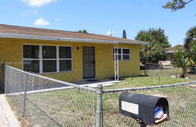 2307 NW 7th Ct