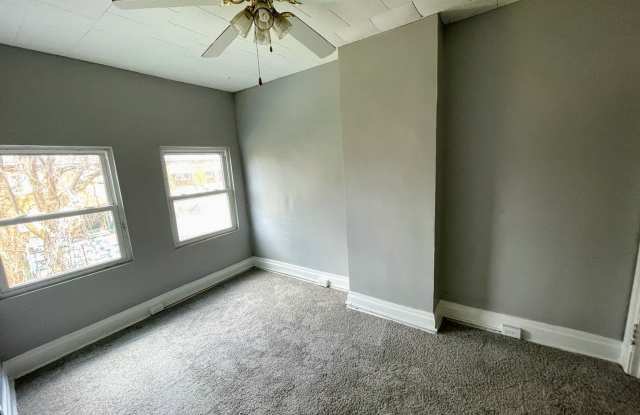 Photo of 2/3 bed 1 bath - South Oakland, newly updated, central air, washer/dryer