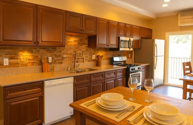 1337 W 36th Place - Co-Living