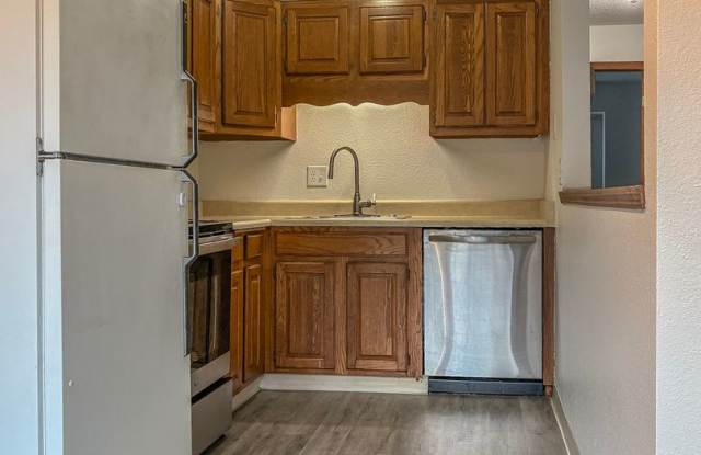 ONE MONTH FREE- Gresham 1 Bedroom Condo Available for Move In ! Call today