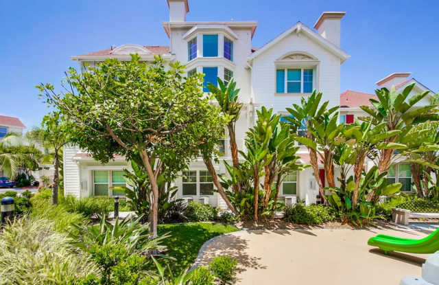 Available Now! Tri-Level 3 Bedroom 3.5 Bath Townhome!!