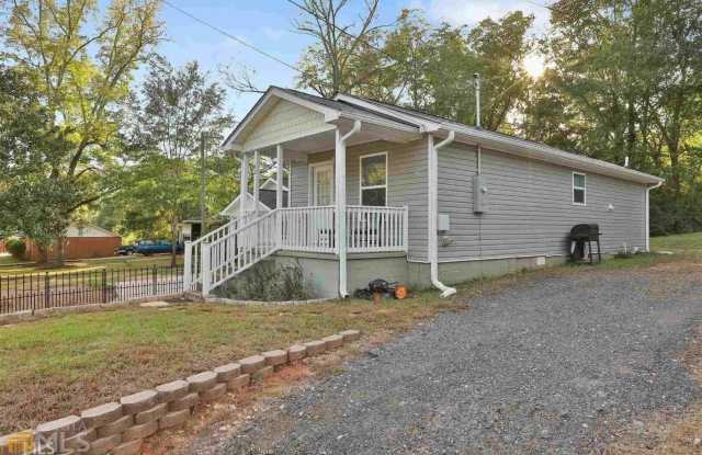 2 Bedroom 1 Bath Home in Downtown Newnan convenient to city parks