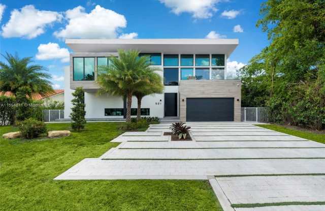 521 Holiday Dr