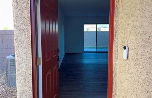 5934 Swift Lariat Street