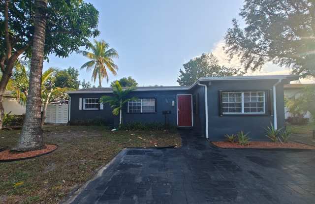 Charming 3-Bed, 2-Bath Pool Home for Rent – North Miami Beach