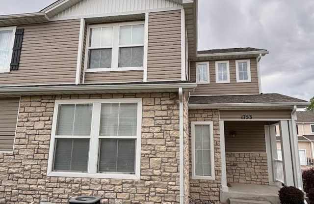 Photo of Beautiful Remodeled 3 Bedroom End Unit Townhouse