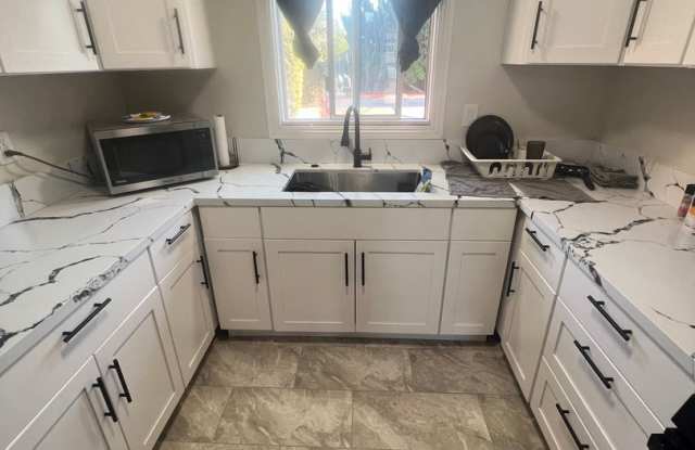 Available August 2026- 5 Bedroom with a POOL - on MARY LANE