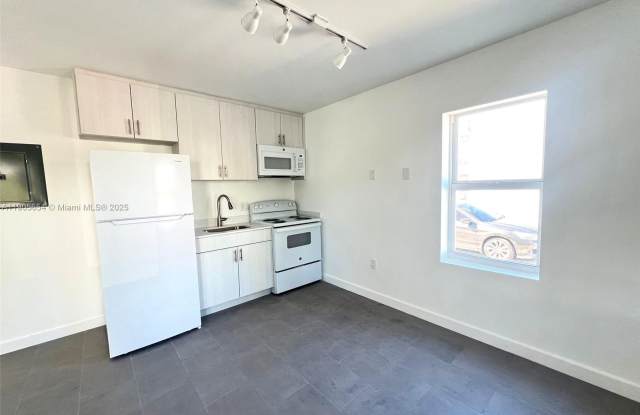 Photo of 1541 NW 1st Pl