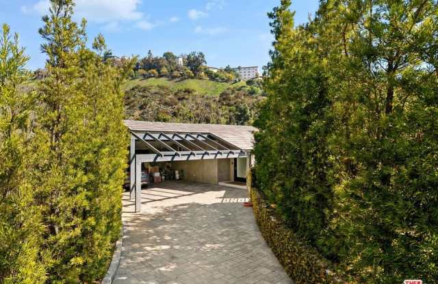 1255 N Bundy Dr