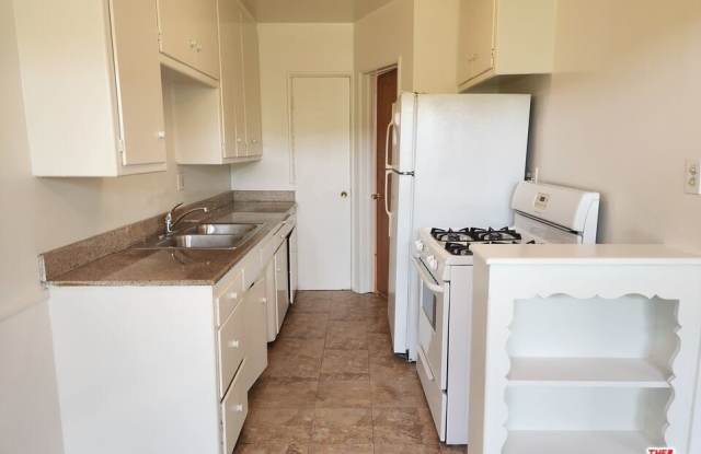 939 N Stanley Ave unit: 6