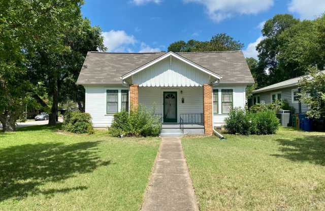 Prelease for August!  Close to Campus!  2800 Dancy.