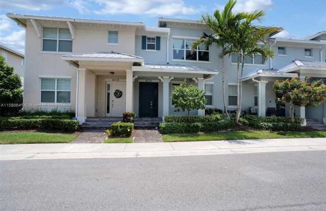 4012 Poinciana Ln