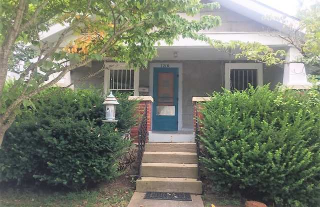 2 bedroom, 1 bath Bungalow - Available Now!