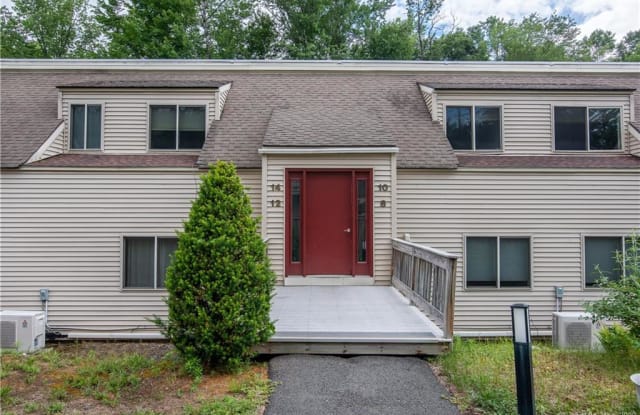 10 Carriage Drive - 10 Carriage Drive, Simsbury Center, CT 06070