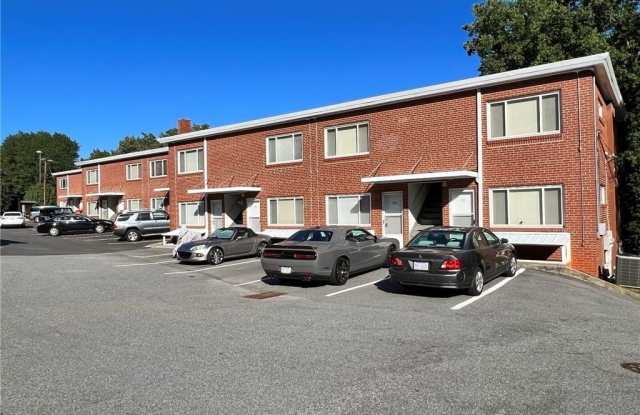 Photo of 1900 Queen Street