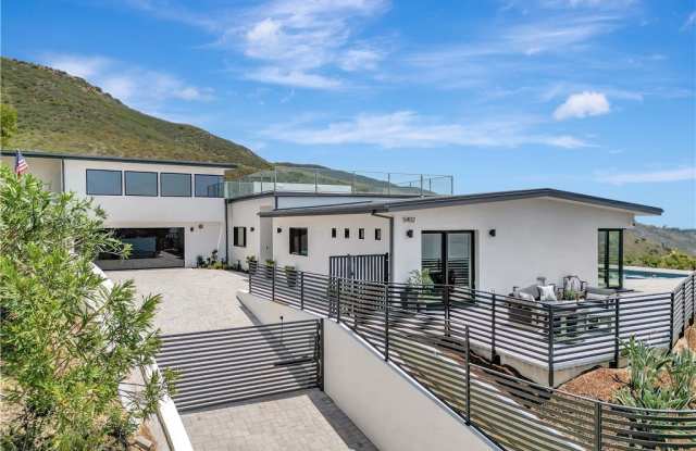 Photo of 5402 Horizon Drive