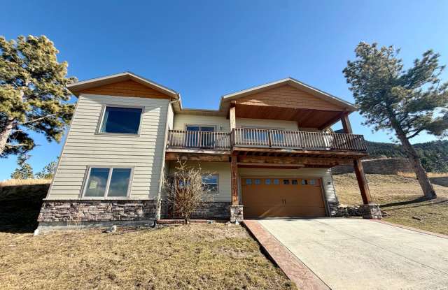 Beautiful 3 Bed 3 Bath Single Family Home with Attached Garage and Stunning Views!