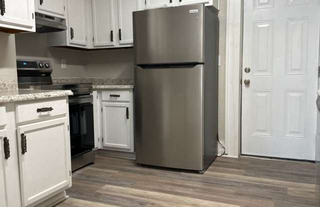 *$1,225* Stunning 1914 Property for Rent - Recently Remodeled - 2 BED, 1 BATH
