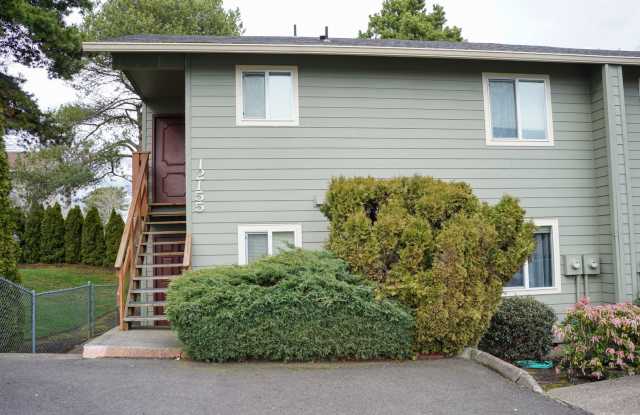 Beaverton 2Bdr: Wood-burning Fireplace, W/D, & Parking!