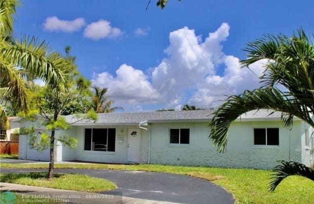 221 NE 42nd CT - 221 Northeast 42nd Street, Deerfield Beach, FL 33064