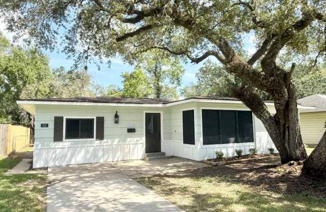 Photo of Incredible 5/2 Home in Lake Jackson! Lots of Updates !