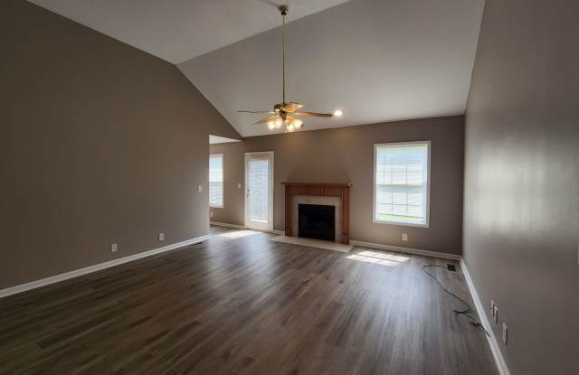 $1700 - 3 Beds 2 Bath + Bonus Room