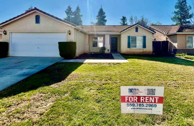 $2,395 Shepherd  Willow, 3 Bedroom 2 Bathroom Home- Skyview Ave, Fresno - Spacious Backyard