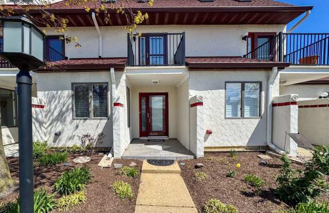 Photo of 25-E QUEEN ELIZABETH Court