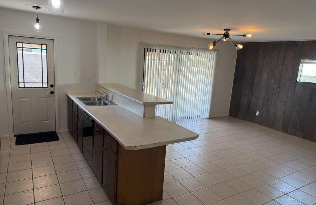 944 E CONCORDA Drive