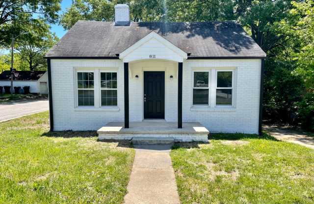 Cute 3 Bed 1 Bath Home Near UNCG!!