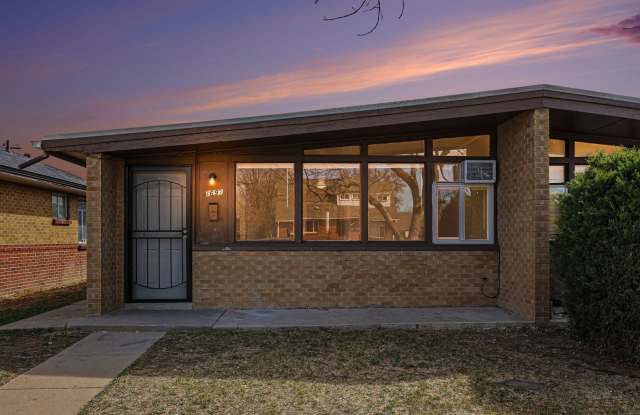 Newly Renovated 2Bed/1Bath Duplex in Park Hill