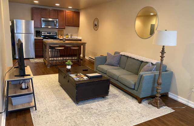 Fully Furnished Cozy Unit in Four Corners!