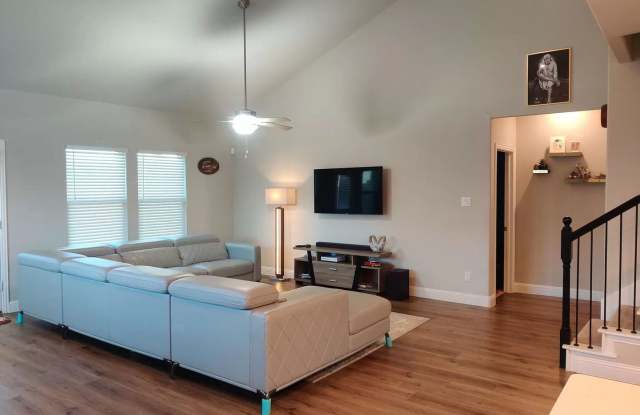 Discover Your Ideal Family Home with Community Amenities in Evening View, Aubrey, TX!