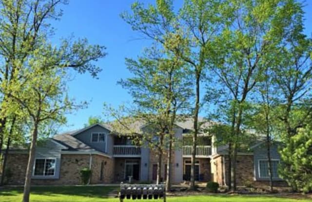 180 Oak Leaf Dr. #1 - 180 West Oak Leaf Drive, Oak Creek, WI 53154