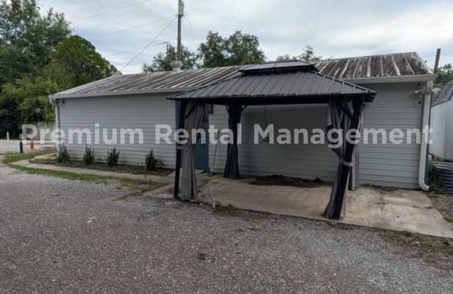 Manufactured home. Updated with a modern touch
