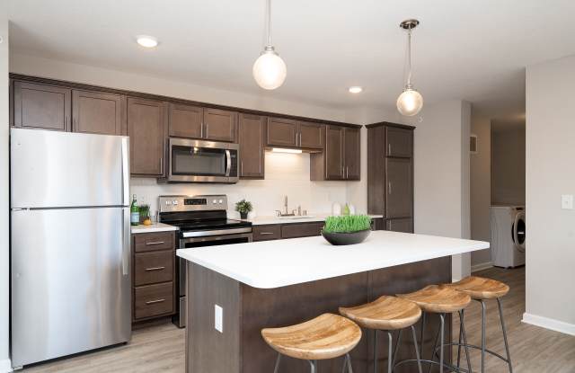 1554 Grand