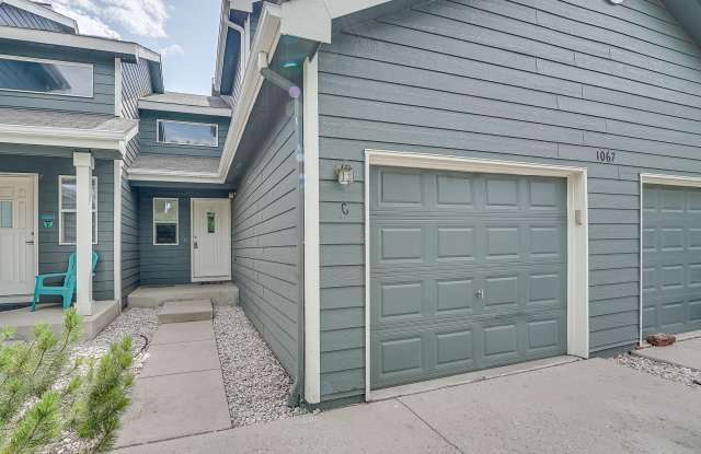 Spacious 3 Bed, 3 1/2 Bath Townhome in Northwest Fort Collins!