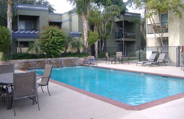 ***MOVE IN SPECIAL: HALF OFF FIRST MONTH'S AND SECOND MONTH RENT***SOLARIS 2 BEDROOM CONDO IN THE HEART OF MELROSE DISTRICT