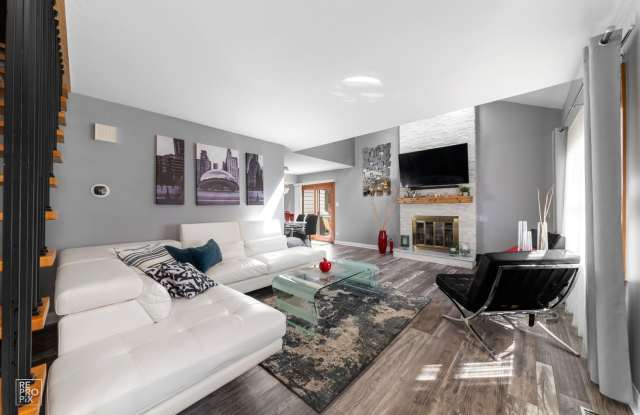 15513 Whitehall Lane unit: 15513