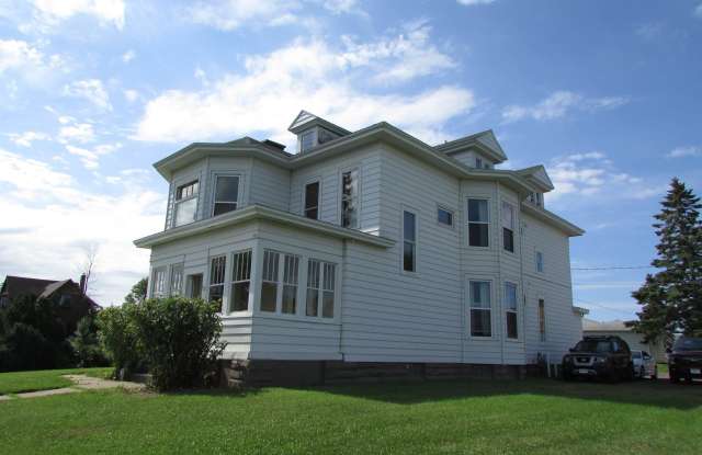 Photo of 1212 E 2nd St