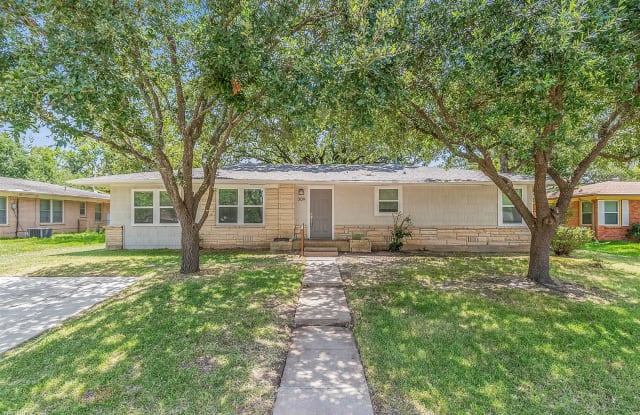 203 Dunn St - 203 Dunn Street, Bryan, TX 77801