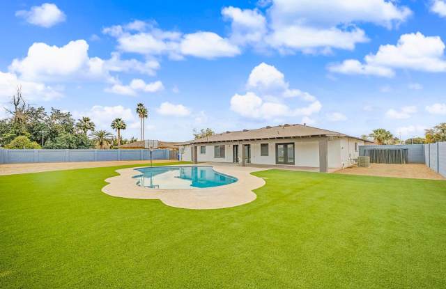 Tempe 5 bedroom 3 bath with pool and HUGE yard