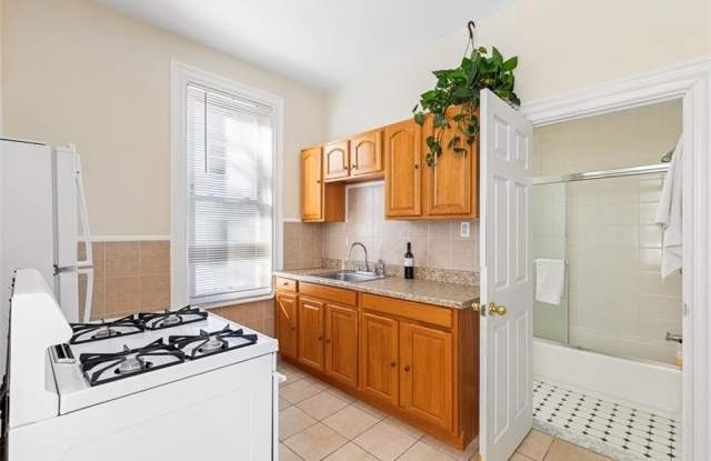 1402 Westminster Street unit: 1R