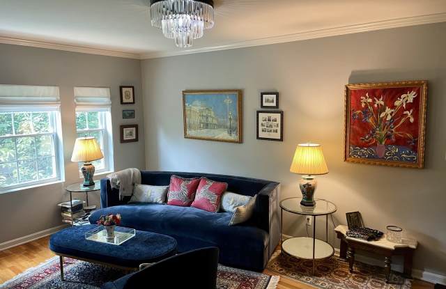 1902 N Rhodes StUnit 68